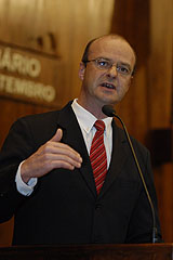 Deputado foi reeleito com votos em 379 municípios