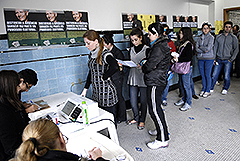 Eleitores fazem fila durante a manhã