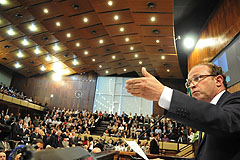 Villaverde em seu primeiro discurso como presidente do Parlamento